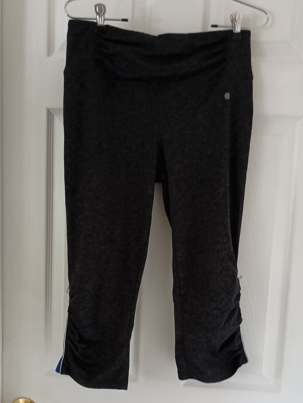 Tangerine Black Cropped Active Capri Leggings
